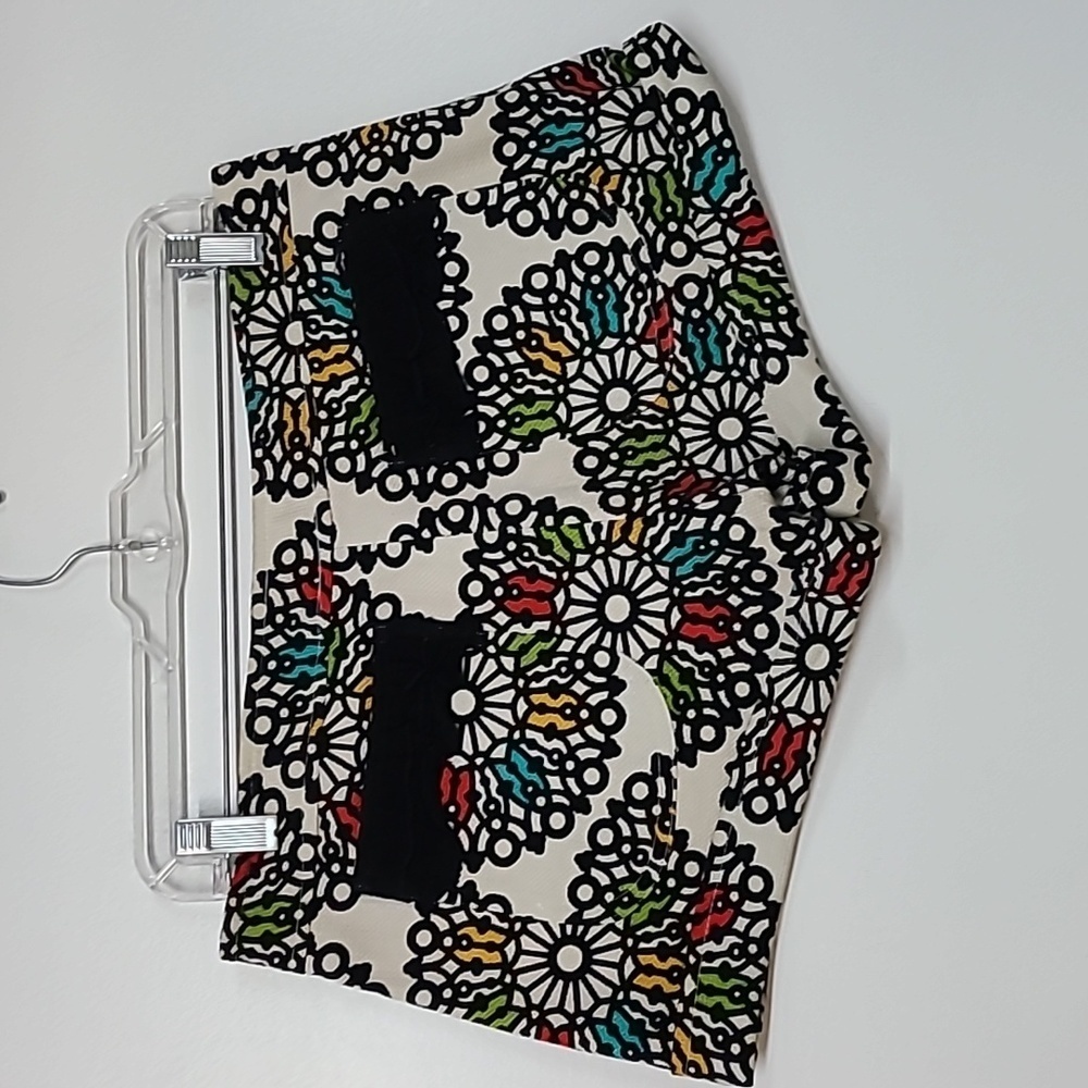 JUDITH MARCH Multi-Color Medallion Print Shorts With Ruffle Pockets - Picture 3 of 8